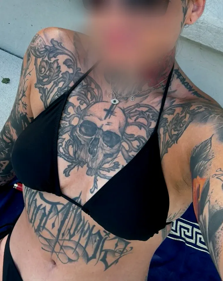 Astrid, 32