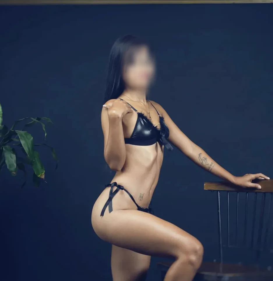 Chiara, 27