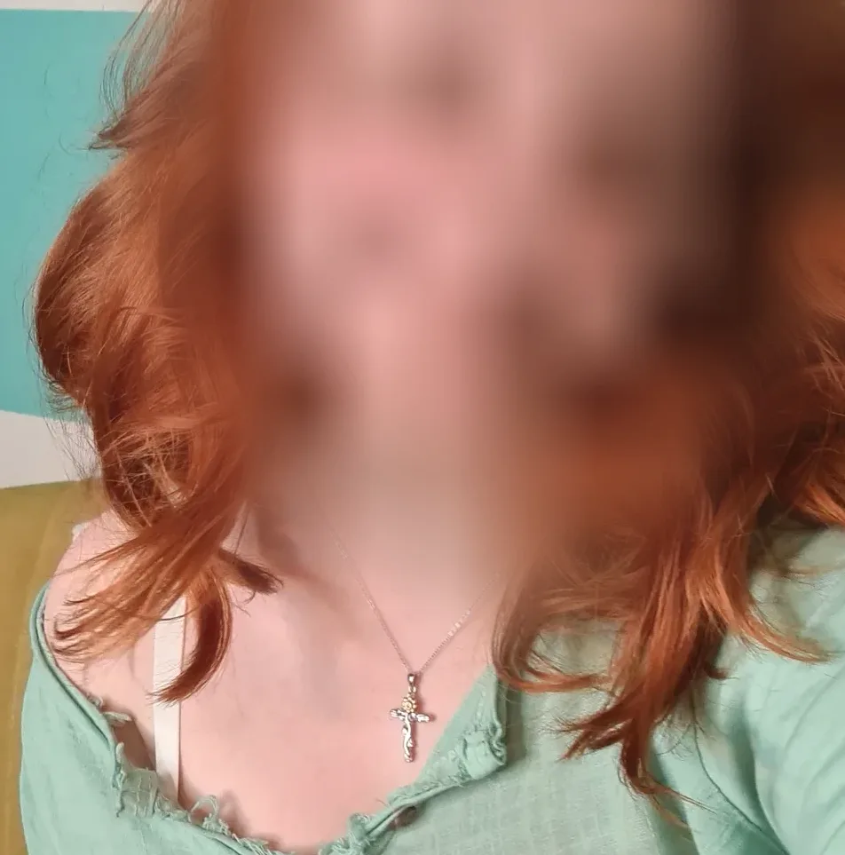 Helena, 23