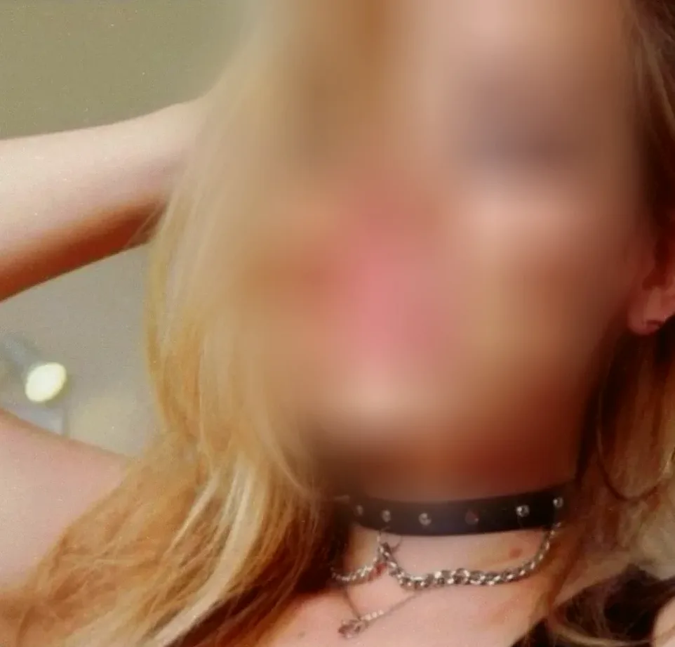 Mirela, 25