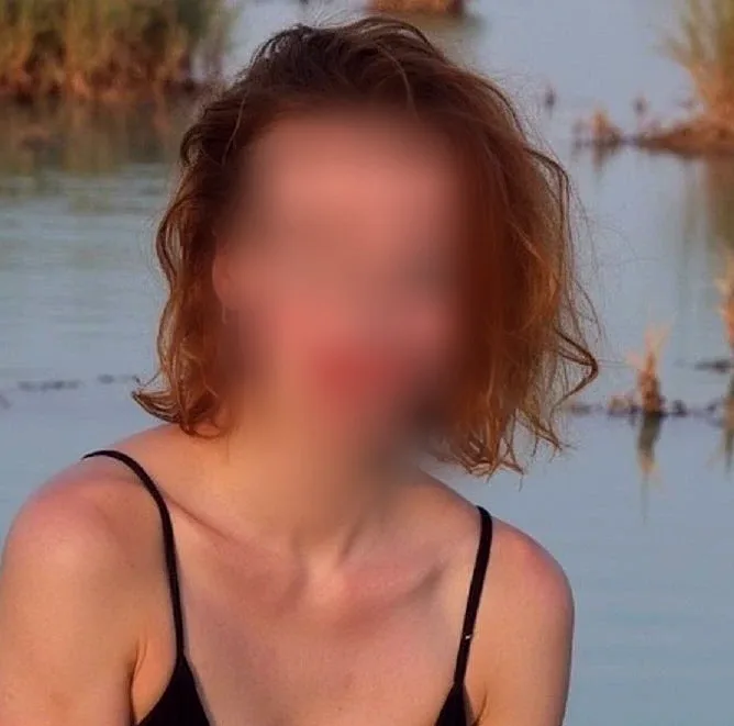 Stefanie, 25